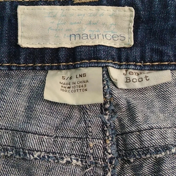 MAURICES JENNA, BOOTCUT, MIDRISE, SIDE LEG VENT, LIGHTLY DISTRESSED, LONG, JEANS - Picture 5 of 16